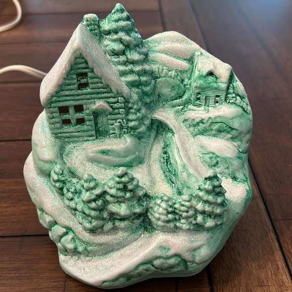 Tampa Bay Mold Company Winter Cabin - Picture 2 of 8